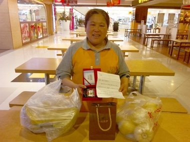 弘揚誠信價(jià)值觀(guān)，傳遞社會(huì )正能量——濰坊銀座美食廣場(chǎng)保潔員拾金不昧受贊揚